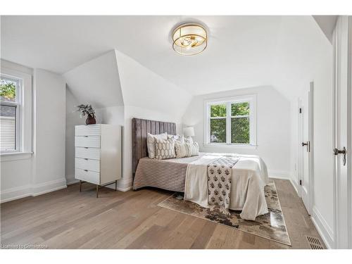 317 Guelph Line, Burlington, ON - Indoor Photo Showing Bedroom