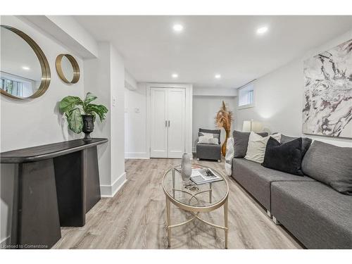 317 Guelph Line, Burlington, ON - Indoor Photo Showing Living Room