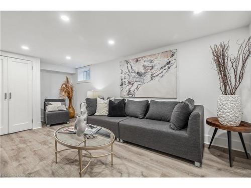 317 Guelph Line, Burlington, ON - Indoor Photo Showing Living Room