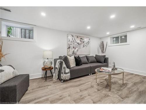 317 Guelph Line, Burlington, ON - Indoor Photo Showing Living Room