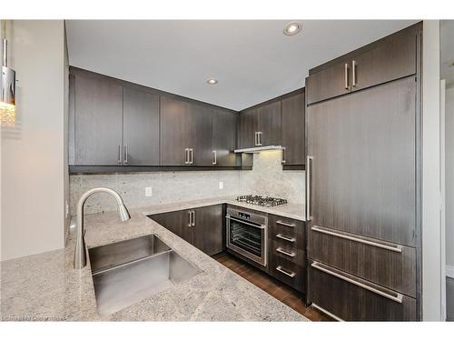 808-3500 Lakeshore Road W, Oakville, ON - Indoor Photo Showing Kitchen With Upgraded Kitchen