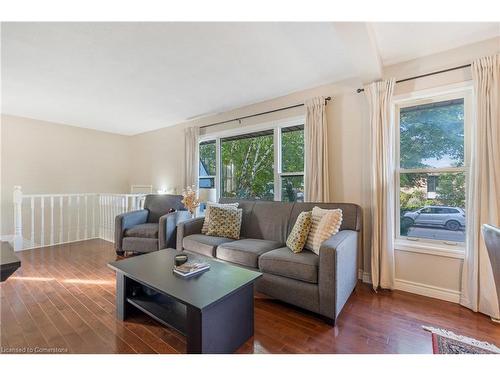 88 Rand Street, Stoney Creek, ON - Indoor Photo Showing Living Room