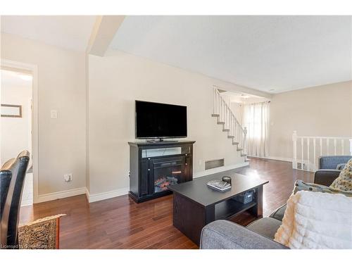 88 Rand Street, Stoney Creek, ON - Indoor Photo Showing Living Room