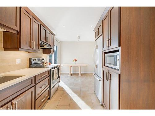 88 Rand Street, Stoney Creek, ON - Indoor Photo Showing Kitchen With Upgraded Kitchen