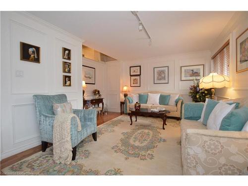 1-1564 Kerns Road, Burlington, ON - Indoor Photo Showing Living Room