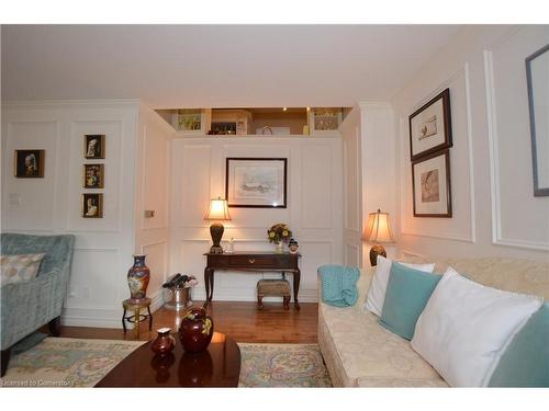 1-1564 Kerns Road, Burlington, ON - Indoor Photo Showing Living Room