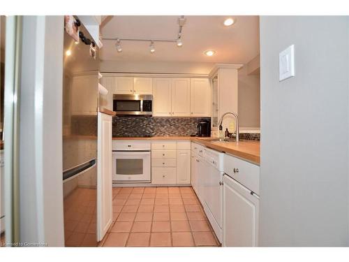 1-1564 Kerns Road, Burlington, ON - Indoor Photo Showing Kitchen