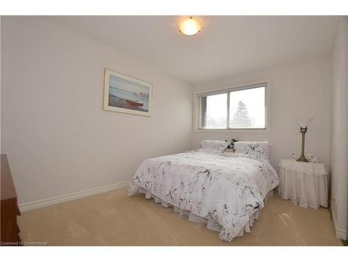 1-1564 Kerns Road, Burlington, ON - Indoor Photo Showing Bedroom