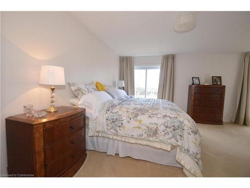 1-1564 Kerns Road, Burlington, ON - Indoor Photo Showing Bedroom