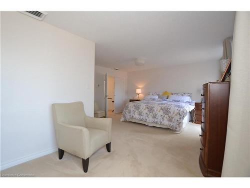 1-1564 Kerns Road, Burlington, ON - Indoor Photo Showing Bedroom