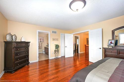 12 Edgehill Drive, Hamilton, ON - Indoor Photo Showing Bedroom