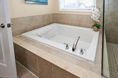 12 Edgehill Drive, Hamilton, ON - Indoor Photo Showing Bathroom