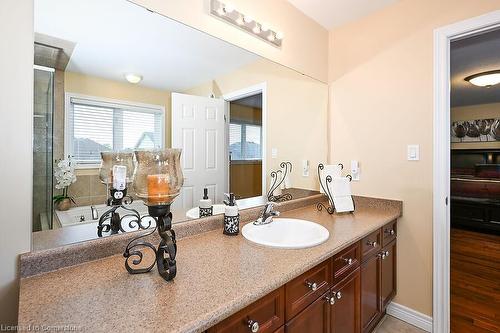 12 Edgehill Drive, Hamilton, ON - Indoor Photo Showing Bathroom