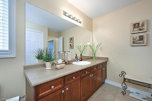 12 Edgehill Drive, Hamilton, ON - Indoor Photo Showing Bathroom