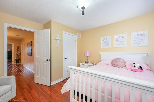 12 Edgehill Drive, Hamilton, ON - Indoor Photo Showing Bedroom