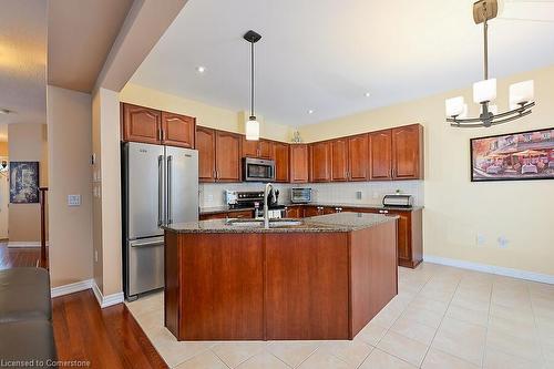 12 Edgehill Drive, Hamilton, ON - Indoor Photo Showing Kitchen