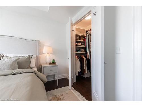 1401-2060 Lakeshore Road, Burlington, ON - Indoor Photo Showing Bedroom