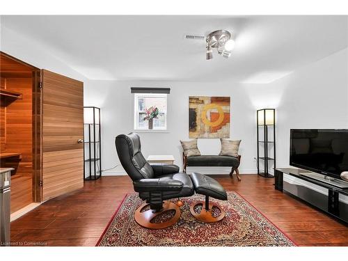 138 Lavender Drive, Ancaster, ON - Indoor Photo Showing Living Room