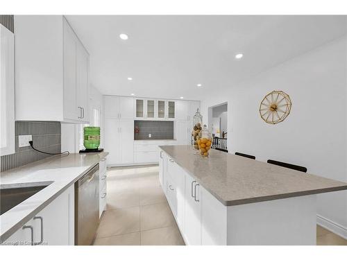 138 Lavender Drive, Ancaster, ON - Indoor Photo Showing Kitchen