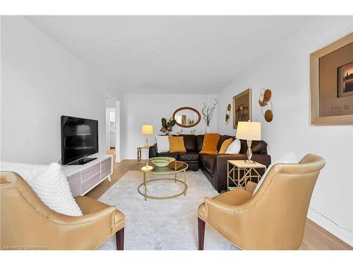 138 Lavender Drive, Ancaster, ON - Indoor Photo Showing Living Room