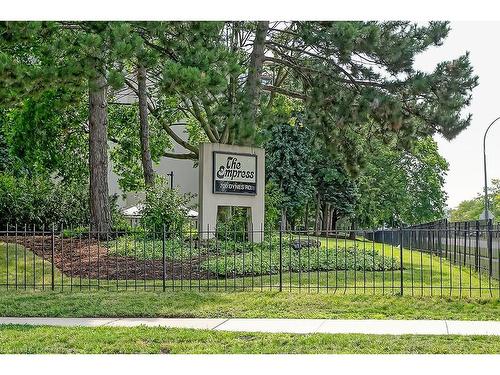 1003-700 Dynes Road, Burlington, ON - Outdoor