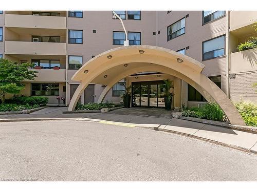 1003-700 Dynes Road, Burlington, ON - Outdoor