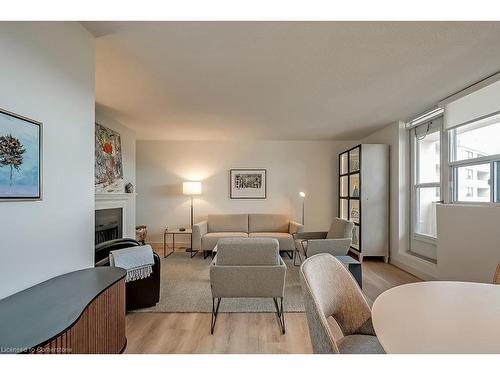 1003-700 Dynes Road, Burlington, ON - Indoor Photo Showing Living Room