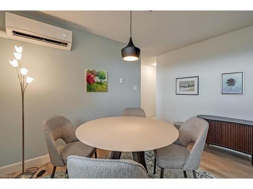 1003-700 Dynes Road, Burlington, ON - Indoor Photo Showing Dining Room