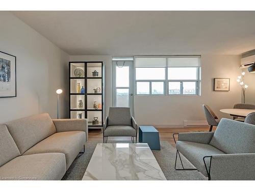 1003-700 Dynes Road, Burlington, ON - Indoor Photo Showing Living Room