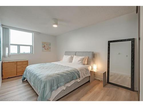 1003-700 Dynes Road, Burlington, ON - Indoor Photo Showing Bedroom