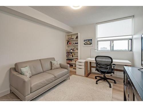 1003-700 Dynes Road, Burlington, ON - Indoor