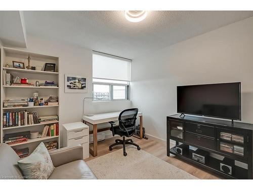 1003-700 Dynes Road, Burlington, ON - Indoor