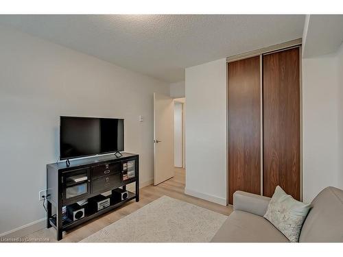 1003-700 Dynes Road, Burlington, ON - Indoor Photo Showing Other Room