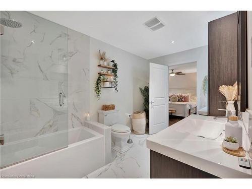 240 Parkside Drive, Waterdown, ON - Indoor Photo Showing Bathroom