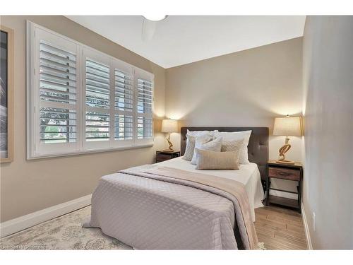 240 Parkside Drive, Waterdown, ON - Indoor Photo Showing Bedroom