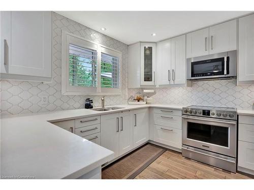 240 Parkside Drive, Waterdown, ON - Indoor Photo Showing Kitchen With Upgraded Kitchen