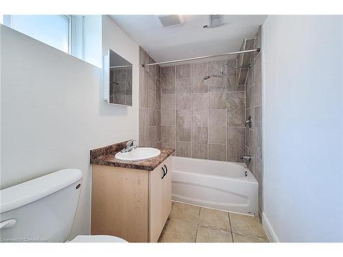 454 Mayzel Road, Burlington, ON - Indoor Photo Showing Bathroom