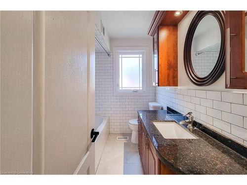 454 Mayzel Road, Burlington, ON - Indoor Photo Showing Bathroom