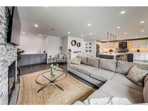 3 Aries Court, Hamilton, ON - Indoor Photo Showing Living Room