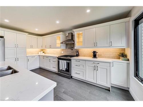 3 Aries Court, Hamilton, ON - Indoor Photo Showing Kitchen With Double Sink With Upgraded Kitchen