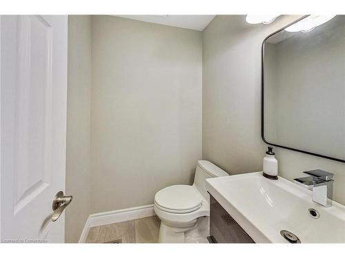 3 Aries Court, Hamilton, ON - Indoor Photo Showing Bathroom