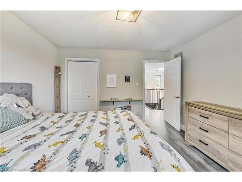 3 Aries Court, Hamilton, ON - Indoor Photo Showing Bedroom