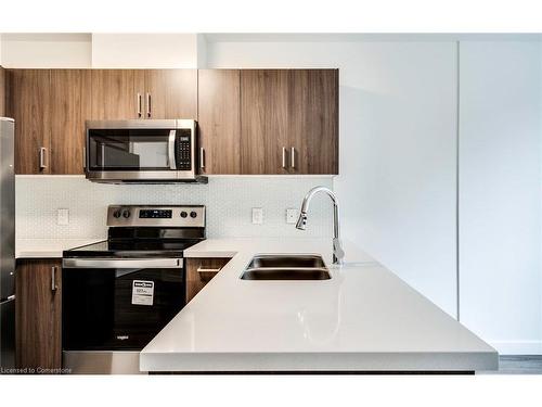 102-479 Charlton Avenue E, Hamilton, ON - Indoor Photo Showing Kitchen With Stainless Steel Kitchen With Double Sink With Upgraded Kitchen