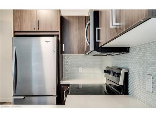 102-479 Charlton Avenue E, Hamilton, ON - Indoor Photo Showing Kitchen