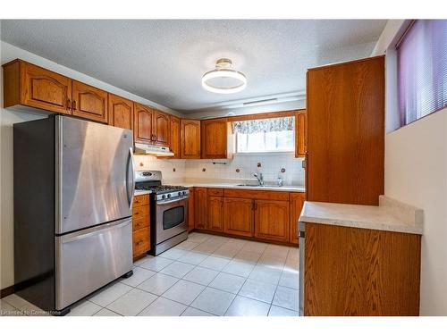 Lower-7 Fox Run, Brantford, ON - Indoor Photo Showing Kitchen