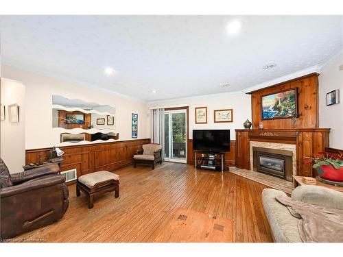 7 Osgoode Court, Hamilton, ON - Indoor Photo Showing Living Room With Fireplace