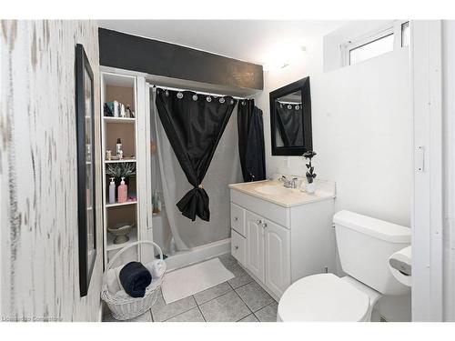 7 Osgoode Court, Hamilton, ON - Indoor Photo Showing Bathroom