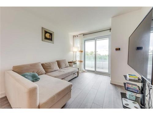 309-10 Wilby Crescent, Toronto, ON - Indoor Photo Showing Living Room