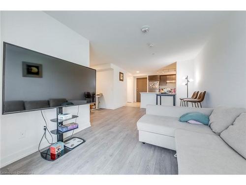 309-10 Wilby Crescent, Toronto, ON - Indoor Photo Showing Living Room