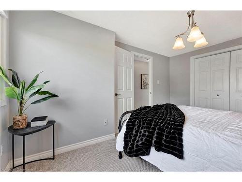 232 San Francisco Avenue, Hamilton, ON - Indoor Photo Showing Bedroom